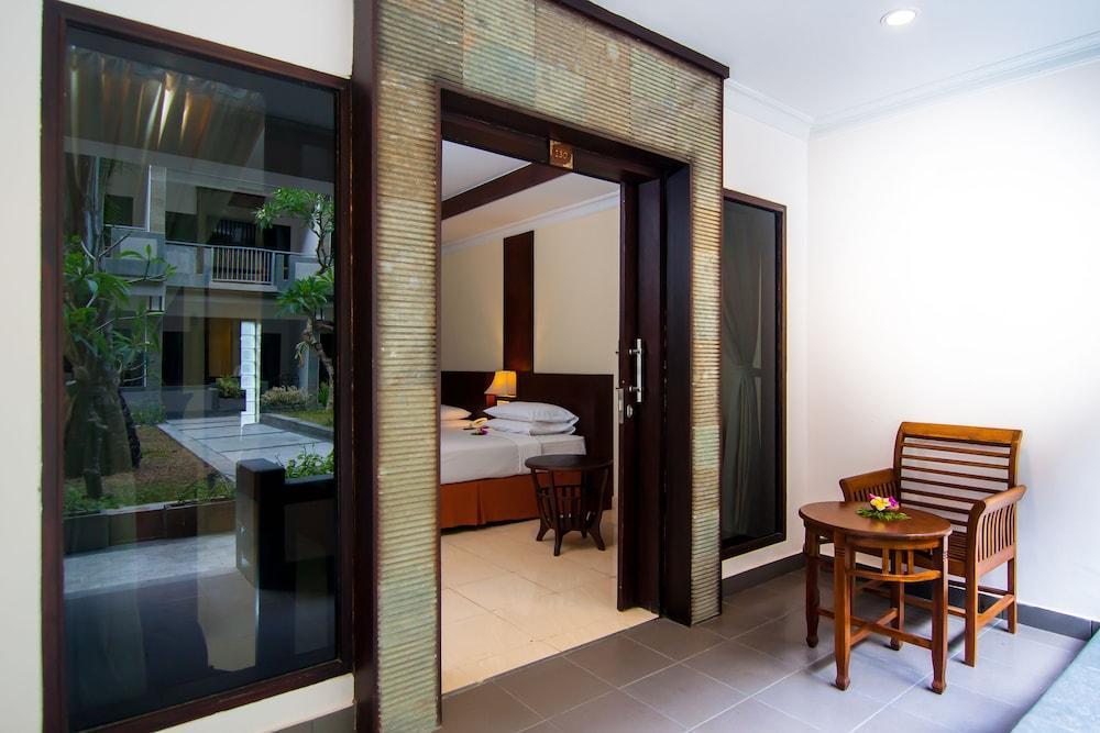 Champlung Mas Hotel Legian Exterior photo